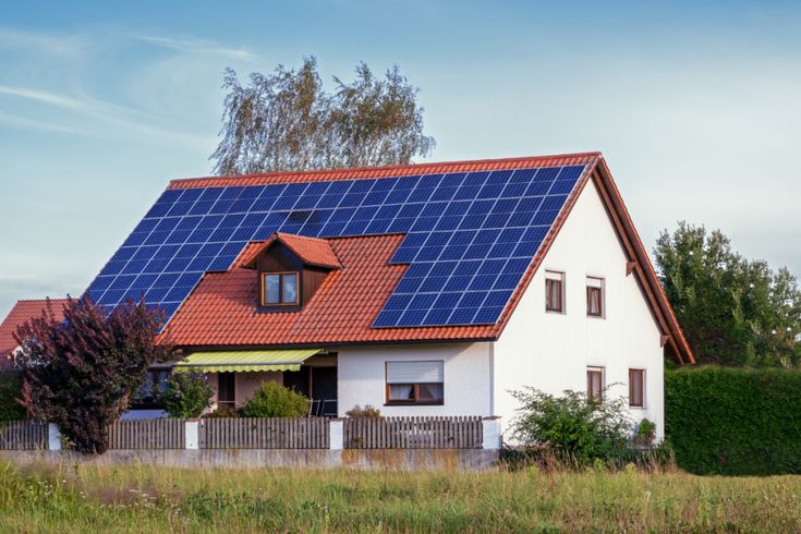 casa com paineis solares